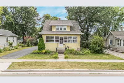 429 E Columbian Avenue, Neenah, WI 54956 - Photo 1