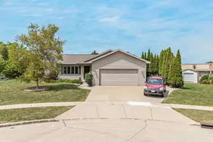 365 Lilac St, Oshkosh, WI 54902 - Photo 1