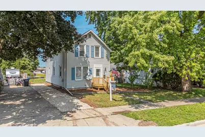 728 W 4th Avenue, Oshkosh, WI 54901 - Photo 1