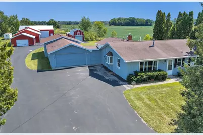 660 N Northview Road, Green Bay, WI 54311 - Photo 1