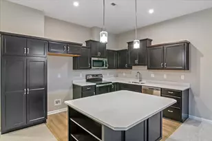 556 Foxhill Dr, Crescent Springs, KY 41017 - Photo 3