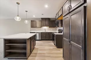 562 Foxhill Dr, Crescent Springs, KY 41017 - Photo 3