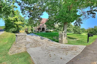 12 Rossmoyne Drive, Crestview Hills, KY 41017 - Photo 3