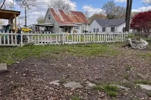 310 E 3rd St, Augusta, KY 41002 - Photo 3