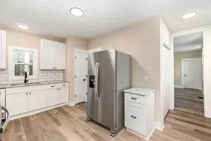 209 E 10th St, Covington, KY 41011 - Photo 5