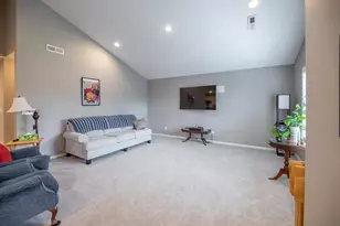 646 Hidden Pine Way, Crescent Springs, KY 41017 - Photo 7