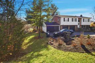 810 Skyline Dr, Florence, KY 41042 - Photo 1