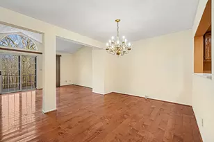 7055 Sweetwater Dr, Florence, KY 41042 - Photo 3