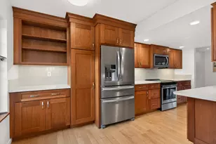 2730 Hurstland Ct, Crestview Hills, KY 41017 - Photo 3