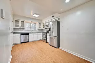 8 Eagle View Ln, Fort Thomas, KY 41075 - Photo 3