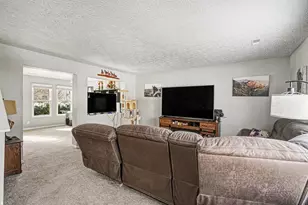 2366 Hummingbird Ln, Hebron, KY 41048 - Photo 7