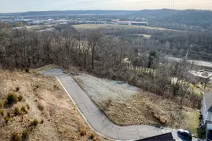 3279 Lookout Vly, Covington, KY 41017 - Photo 1