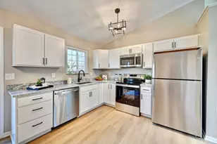 102 Morris St, Florence, KY 41042 - Photo 7