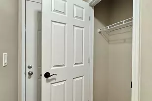 410 Lakeview Dr, Wilder, KY 41071 - Photo 7