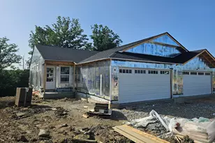 1350 Parkside Dr, Alexandria, KY 41001 - Photo 1