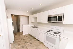 8453 Bridle Ct, Florence, KY 41042 - Photo 5