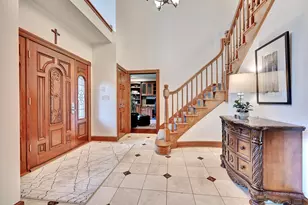 906 Squire Hill Ct, Crescent Springs, KY 41017 - Photo 3