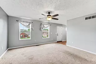 1023 Meadowbrook Ct, Hebron, KY 41048 - Photo 3