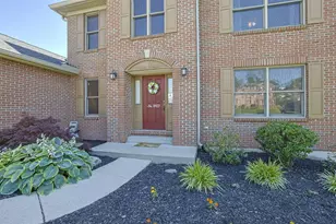 8427 Stratford Ct, Florence, KY 41042 - Photo 3