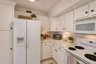 2276 Edenderry Dr, Crescent Springs, KY 41017 - Photo 9