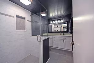 210 E 2nd St, Covington, KY 41011 - Photo 33