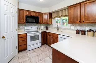 8442 Woodcreek Dr, Florence, KY 41042 - Photo 5