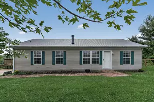 126 Hillview Dr, Falmouth, KY 41040 - Photo 1