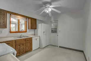 8576 Winthrop Cir, Florence, KY 41042 - Photo 9