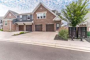 638 Foxhill Dr, Crescent Springs, KY 41017 - Photo 1