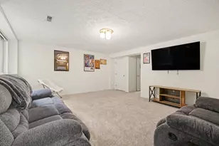 1886 Cliffview Ln, Florence, KY 41042 - Photo 9