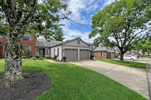 1561 Greens Edge Dr, Florence, KY 41042 - Photo 1