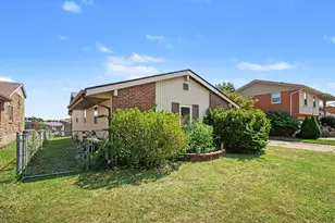 205 Merravay Dr, Florence, KY 41042 - Photo 3