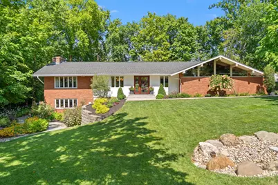 140 Rossmoyne Drive, Crestview Hills, KY 41017 - Photo 1