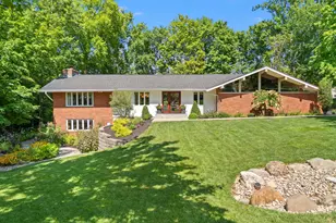 140 Rossmoyne Dr, Crestview Hills, KY 41017 - Photo 1