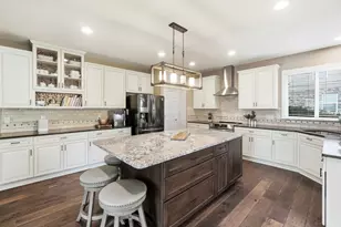 8641 Treeline Dr, Florence, KY 41042 - Photo 9