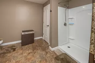 2321 Twelve Oaks Dr, Florence, KY 41042 - Photo 17