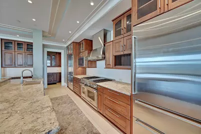 100 W Rivercenter Boulevard #PH2A, Covington, KY 41011 - Photo 9