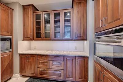 100 W Rivercenter Boulevard #PH2A, Covington, KY 41011 - Photo 11