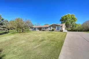 624 Mason Rd, Taylor Mill, KY 41015 - Photo 1