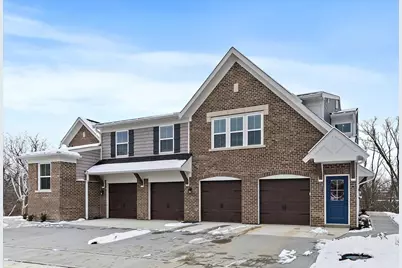 516 Foxhill Drive #14-305, Crescent Springs, KY 41017 - Photo 1