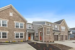 560 Foxhill Dr, Crescent Springs, KY 41017 - Photo 1