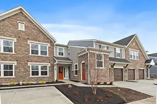 558 Foxhill Dr, Crescent Springs, KY 41017 - Photo 1