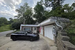 1216 E Henry Clay Ave, Covington, KY 41011 - Photo 1