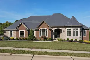 925 Rosewood Dr, Villa Hills, KY 41017 - Photo 1
