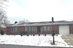 715 Sunset Dr, Taylor Mill, KY 41015 - Photo 1