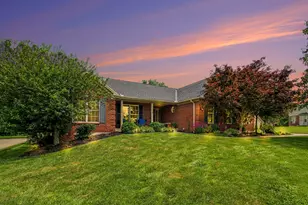 1604 Creekview Dr, Florence, KY 41042 - Photo 1