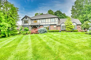 906 Squire Hill Ct, Crescent Springs, KY 41017 - Photo 1