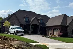 380 Crown Point Cir, Crestview Hills, KY 41017 - Photo 1