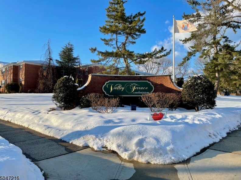21 Hinchman Ave, Wayne NJ  07470-2365 exterior