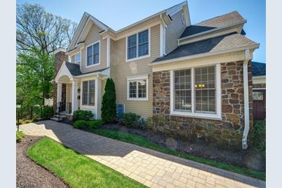 49 Woodstone Cir - Photo 1